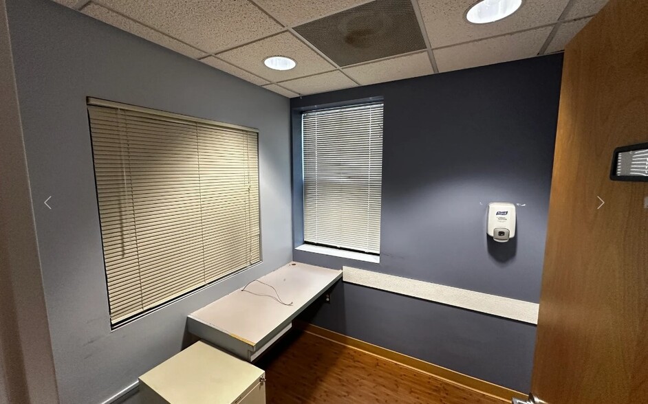 More Photos Of 105 Merrick St, Worcester Medical For Sale