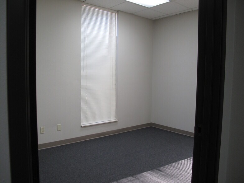 More Photos Of 531 N Portland Ave, Oklahoma City Warehouse For Lease