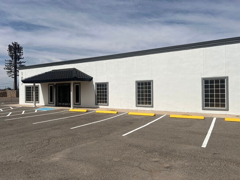 More Photos Of 107 S Ascarate St, El Paso Flex For Sale