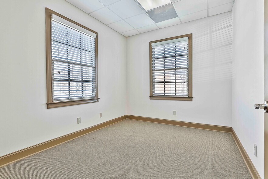 More Photos Of 75 Jackson St, Newnan Unknown For Lease