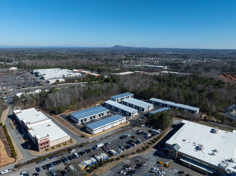 More Photos Of 5705-5765 Stables Way, Alpharetta Showroom For Sale