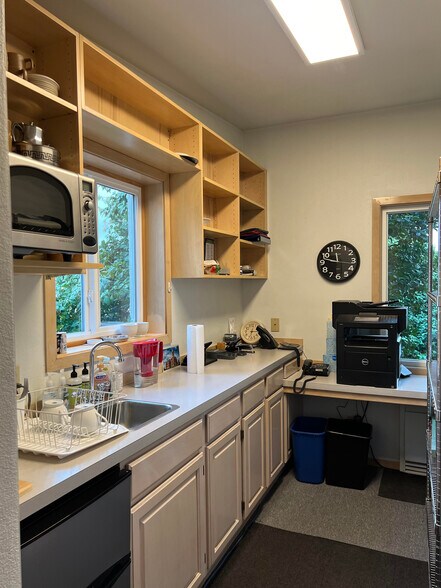 More Photos Of 7010 35th Ave NE, Seattle Office Residential For Lease