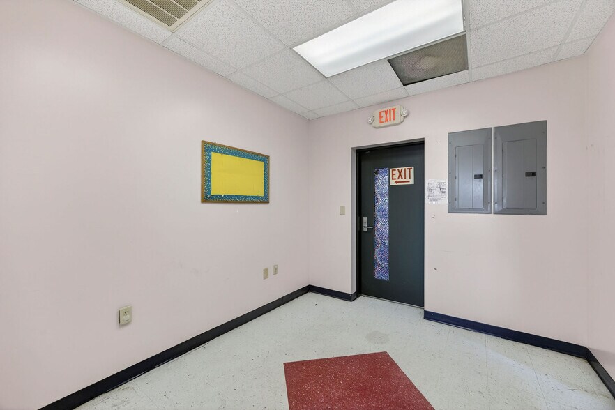 More Photos Of 3910 Princess Place Dr, Wilmington Daycare Center For Lease