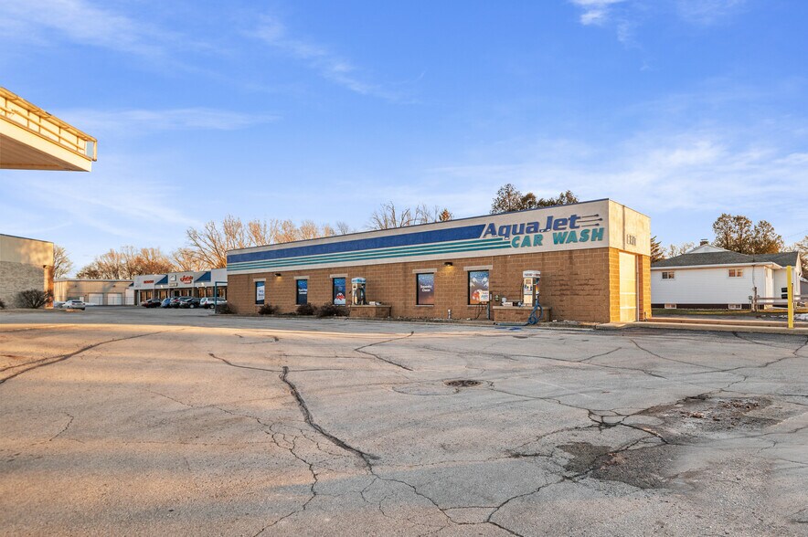 More Photos Of 1855 Velp Ave, Howard Convenience Store For Lease