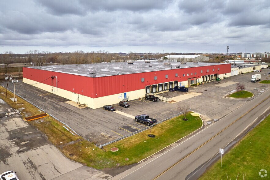 More Photos Of 80 Commerce Dr, Rochester Warehouse For Lease