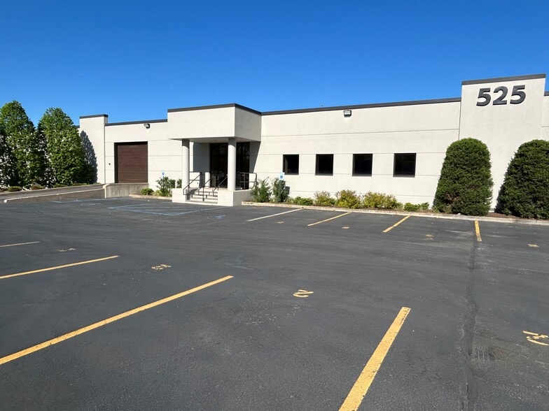 More Photos Of 525 Main St, Belleville Distribution For Lease