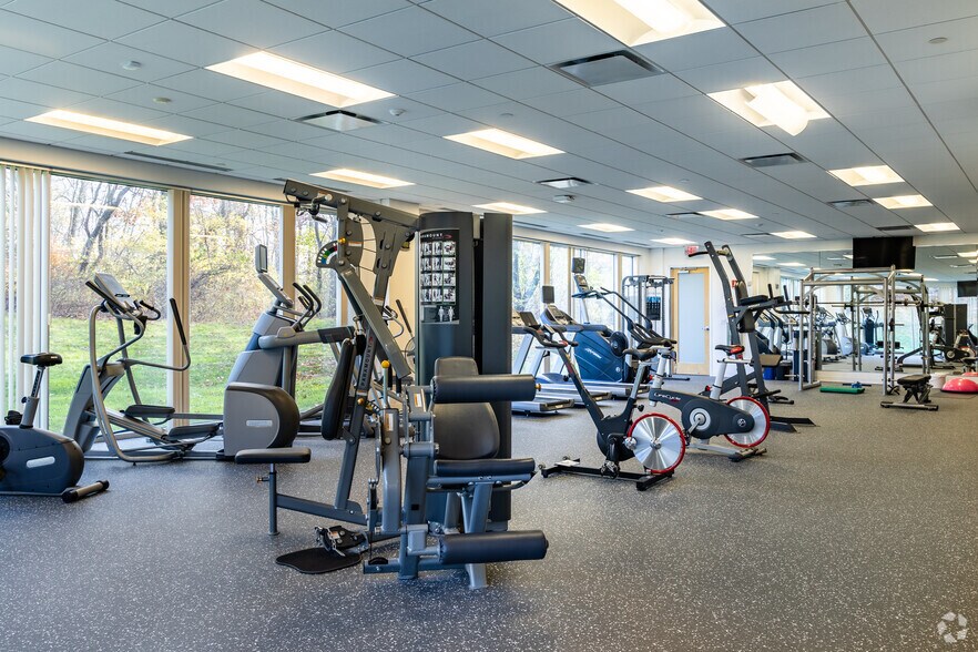 More Photos Of 314 Littleton Rd, Westford Office For Sale