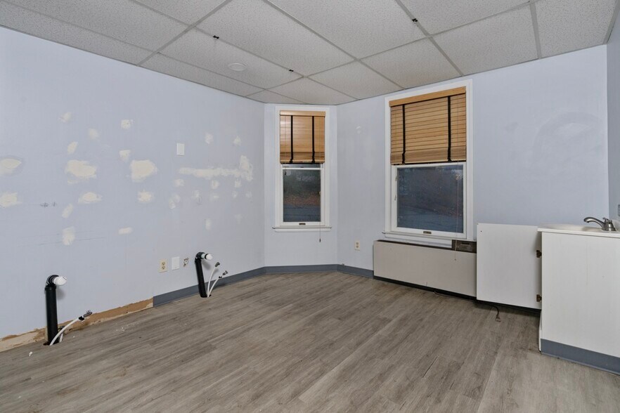 More Photos Of 345 New London Tpke, Glastonbury Unknown For Lease