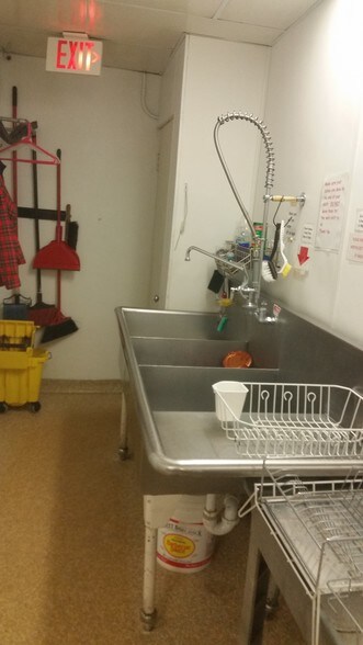 More Photos Of 204 Manitowoc St, Menasha Restaurant For Sale