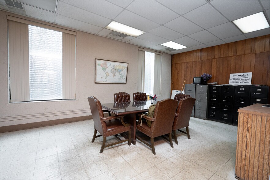 More Photos Of 1315 W 18th St, Anderson Warehouse For Sale