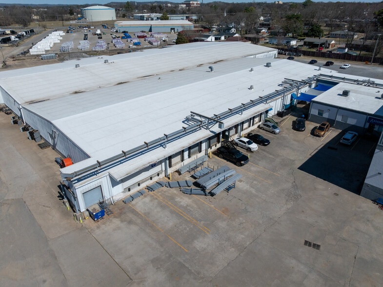 More Photos Of 359 Maple St, Gallatin Manufacturing For Sale