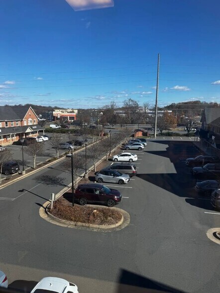 More Photos Of 7521-7533 Presidential Ln, Manassas Office For Sale