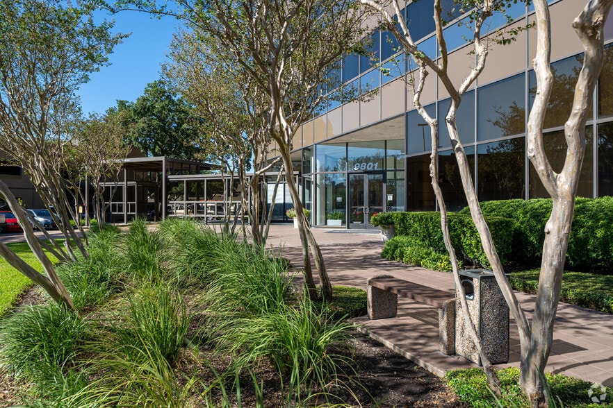 More Photos Of 9801 Westheimer Rd, Houston Office For Lease