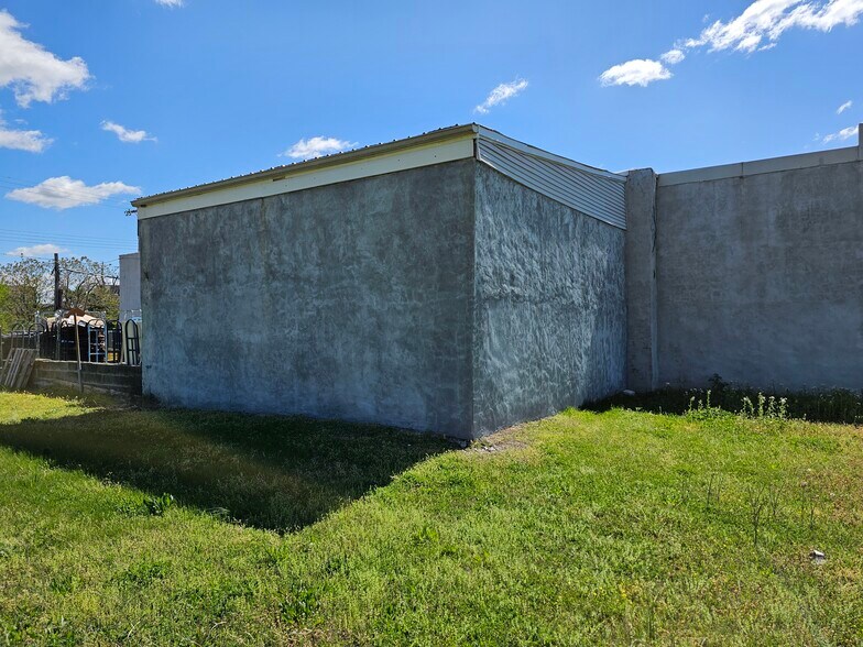 More Photos Of 1308 Washington Ave, Cairo Freestanding For Sale