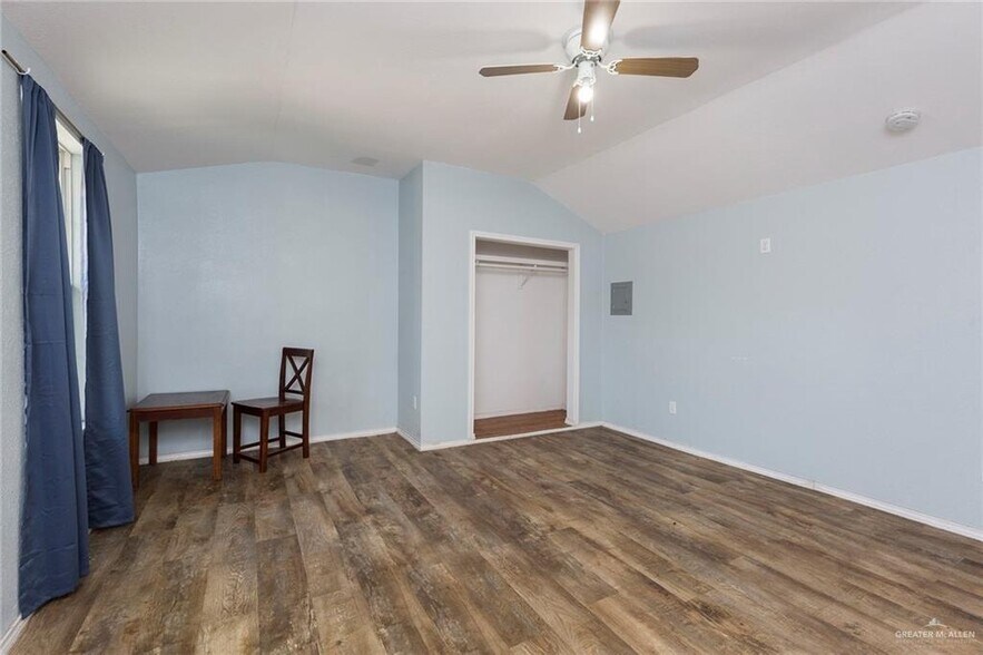 More Photos Of 7504 N Expressway 281, Edinburg Apartments For Sale
