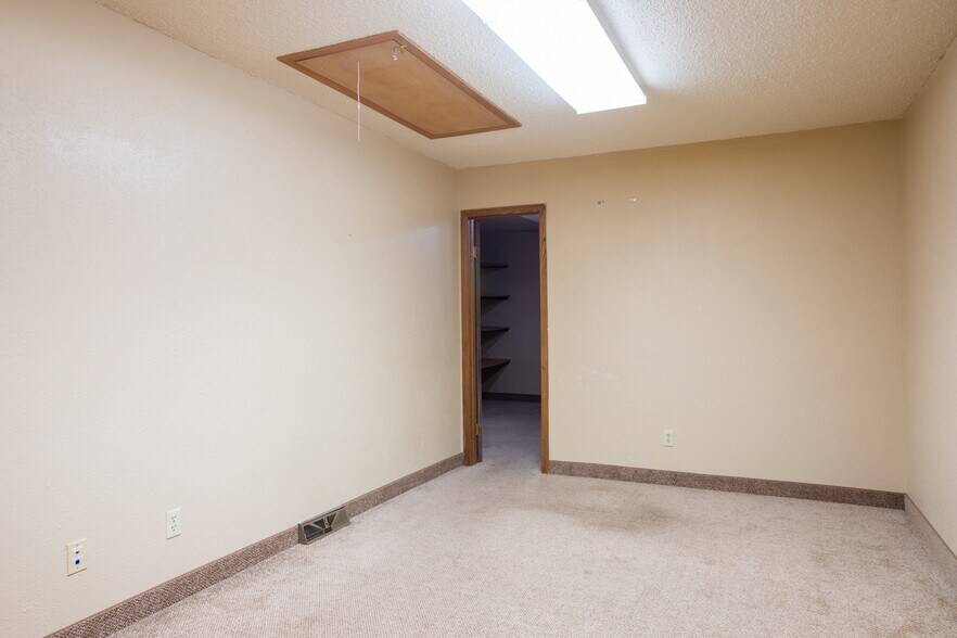 More Photos Of 1411 W Dakota Pkwy, Williston Office For Lease