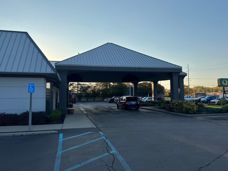 More Photos Of 30375 Plymouth Rd, Livonia Hotel For Lease