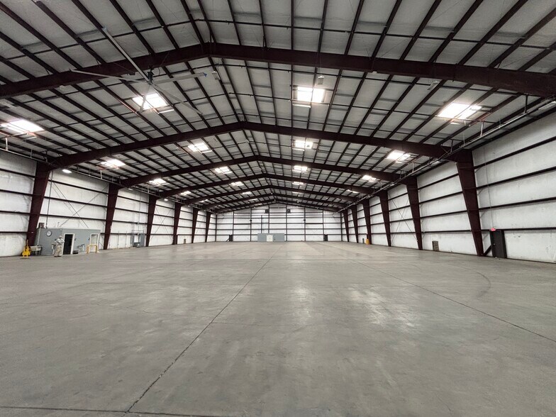 More Photos Of 111 Commerce Cir E, Greenwood Manufacturing For Lease