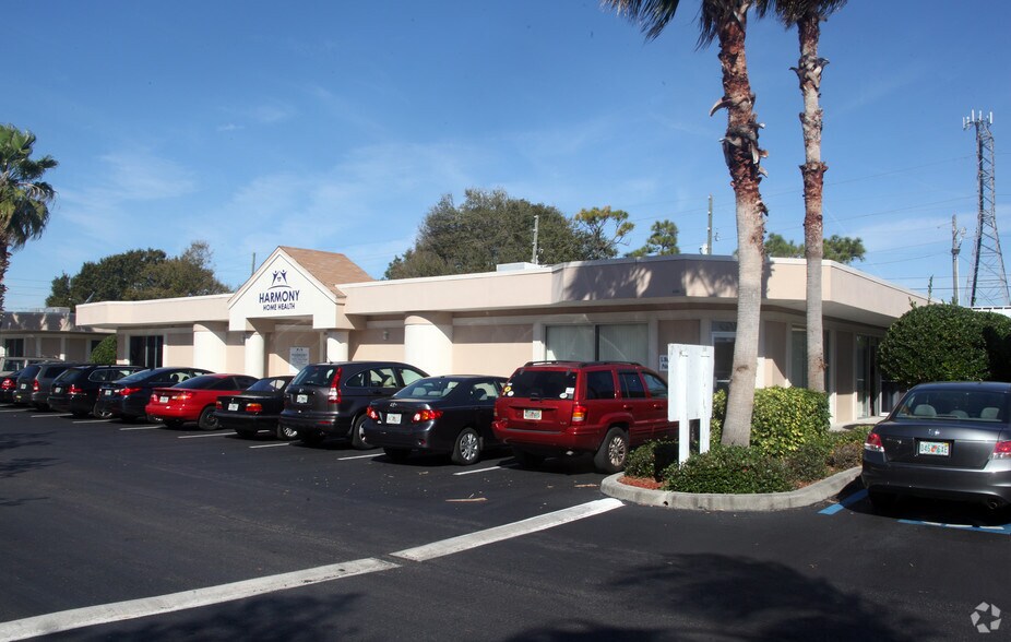 Primary Photo Of 13787 Belcher Rd, Largo Medical For Lease