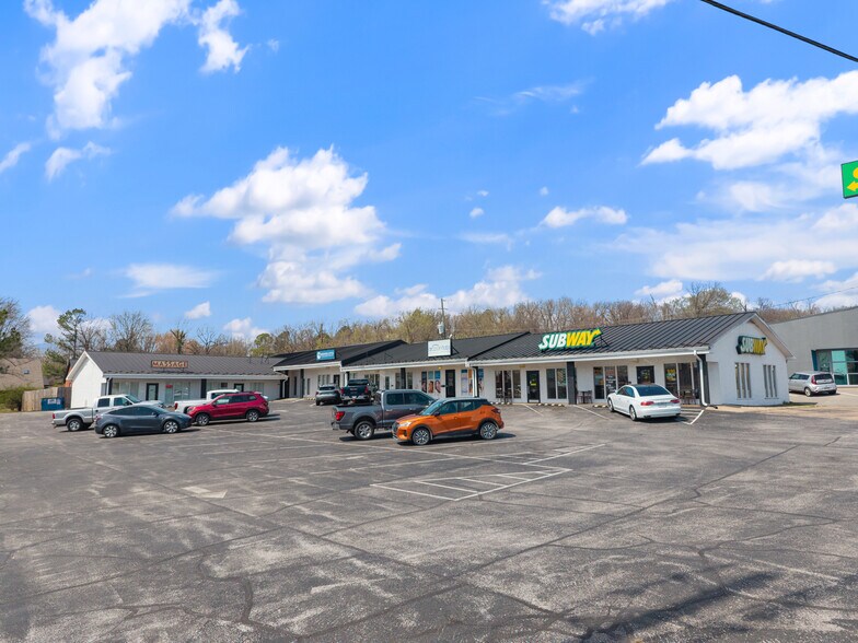 More Photos Of 5204 S Thompson St, Springdale Storefront Retail Office For Lease