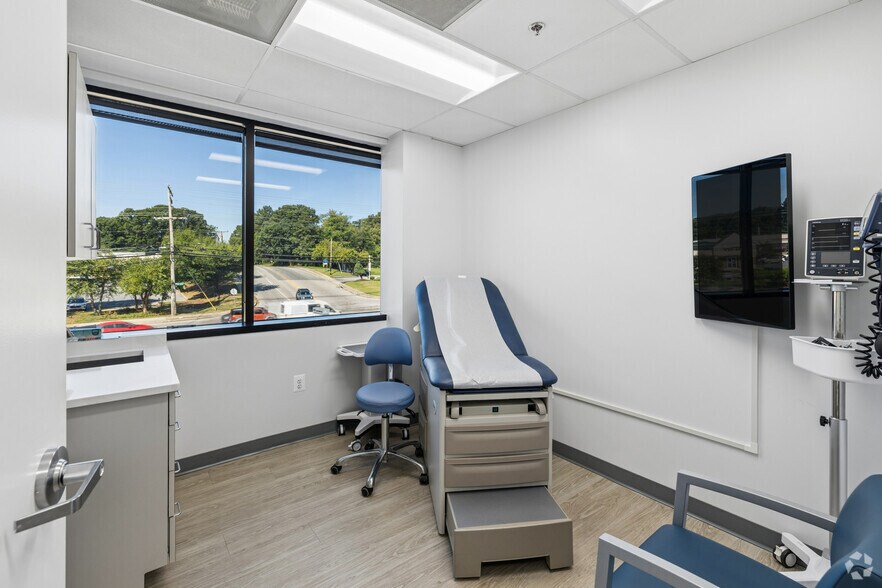 More Photos Of 6911 Laurel Bowie Rd, Bowie Office For Sale