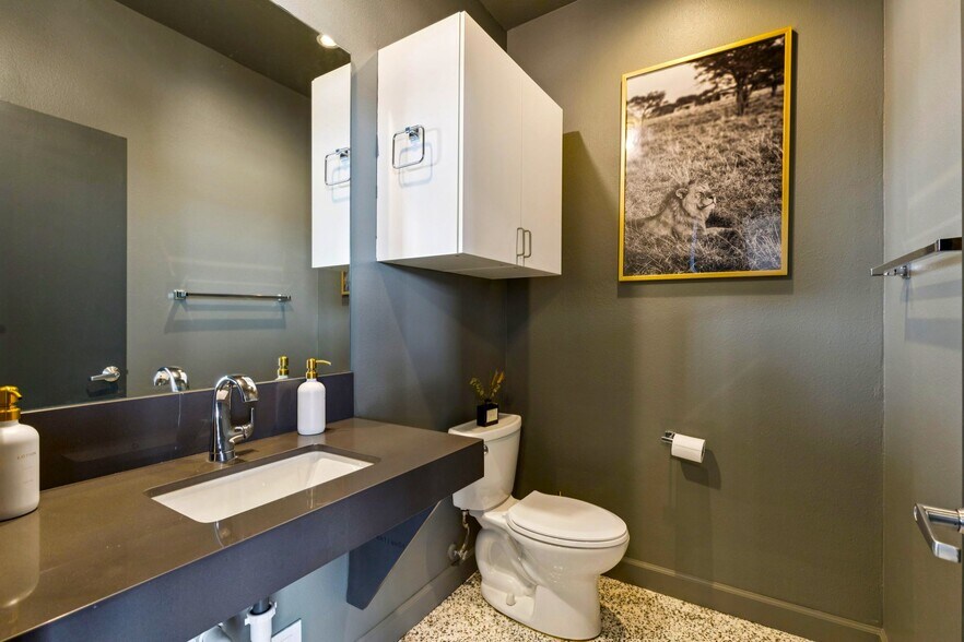 More Photos Of 15809 Addison Rd, Addison Airplane Hangar For Sale