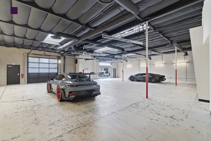 More Photos Of 3194 Airport Loop Dr, Costa Mesa Warehouse For Lease