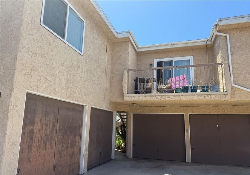 More Photos Of 16662 Blanton St, Huntington Beach Apartments For Sale