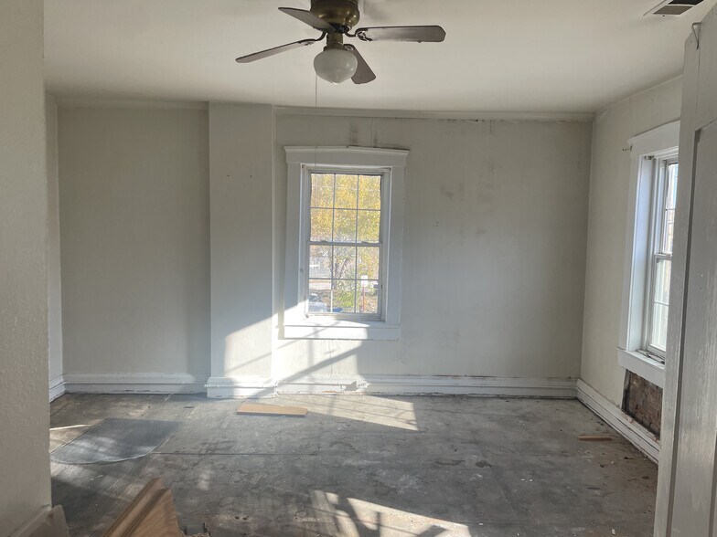 More Photos Of 900 N 2nd St, Saint Charles Storefront Retail Residential For Sale