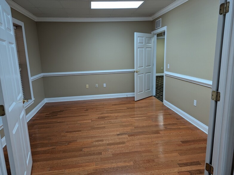 More Photos Of 2104 Delta Way, Tallahassee Office For Sale