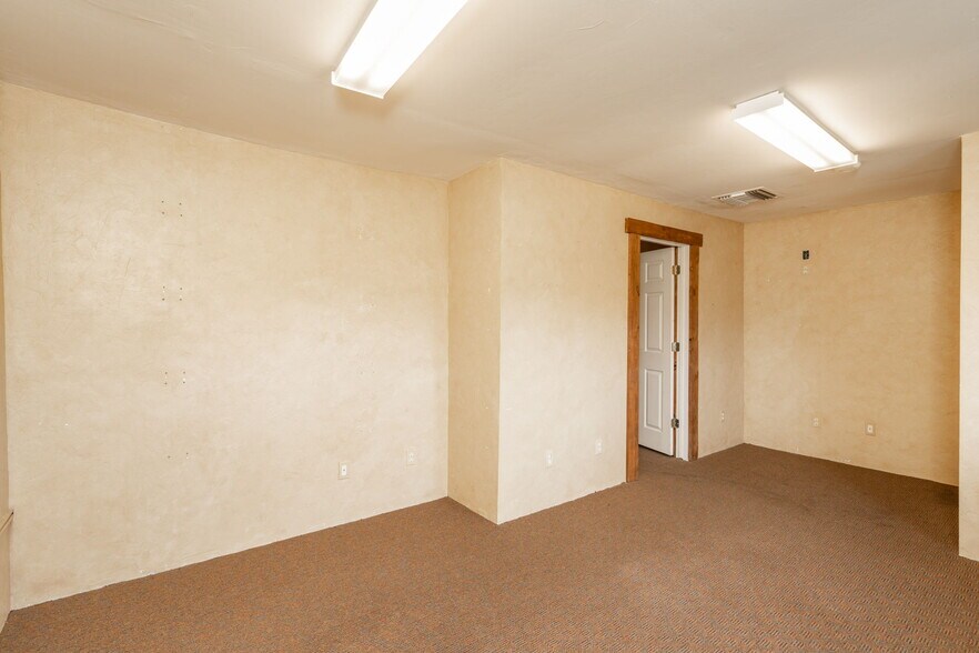 More Photos Of 815 S Dunivin Ln, Dewey Office For Sale