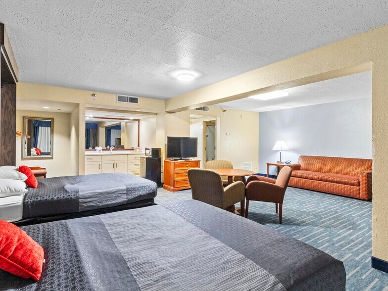 More Photos Of 850 S Bluff St, St George Hotel For Sale