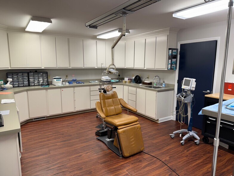 More Photos Of 2320 Cosgrove Ave, North Charleston Office Residential For Sale