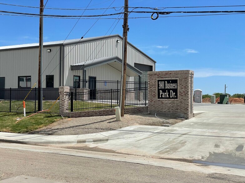 More Photos Of 3801 Business Park Dr, Amarillo Showroom For Sale