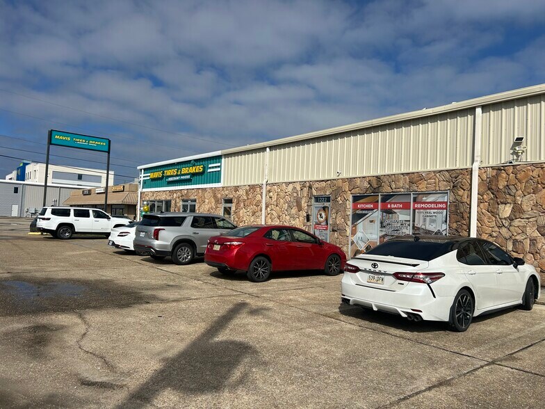 Primary Photo Of 1222 Veterans, Kenner General Retail For Lease