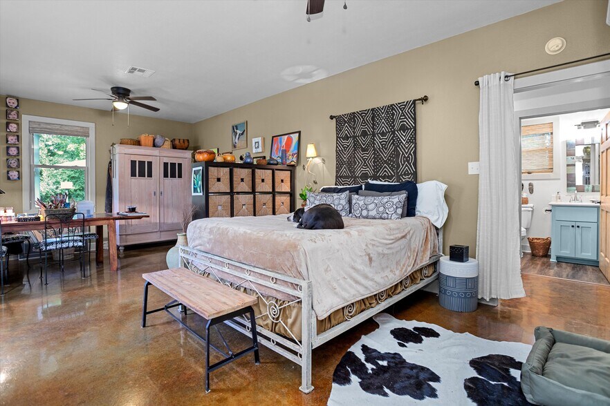 More Photos Of 310 N Mound St, Nacogdoches Flex For Sale