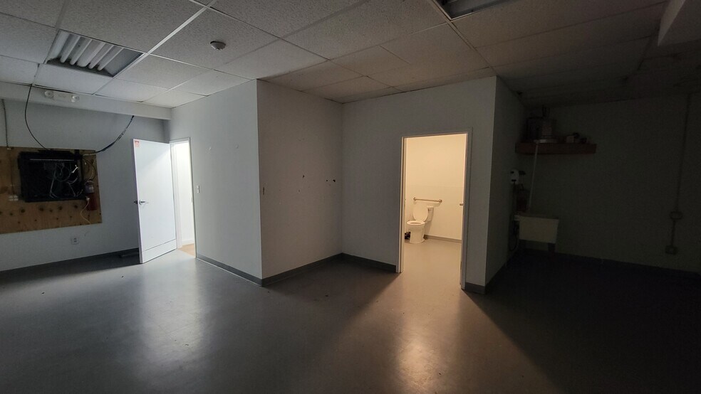 More Photos Of 6010-6020 Mayfield Rd, Mayfield Heights Freestanding For Lease