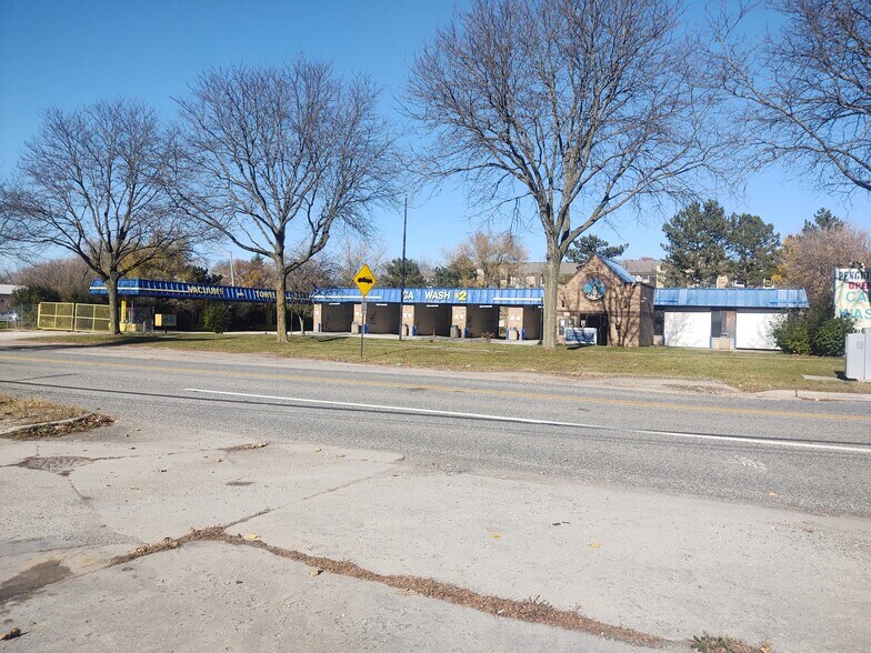 More Photos Of 800 N River Rd, Mount Prospect Specialty For Sale