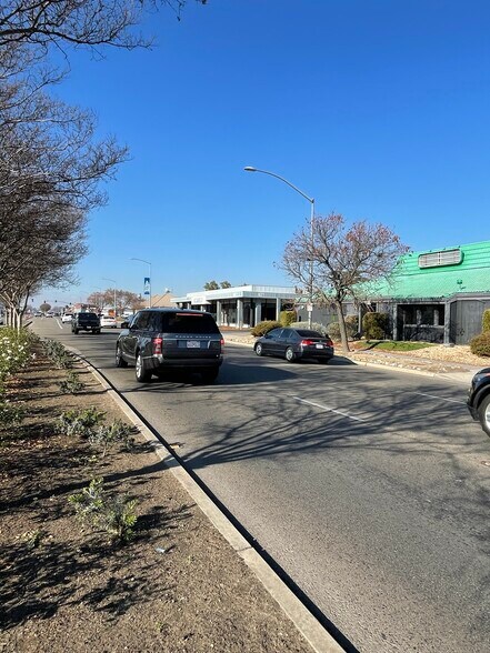 More Photos Of 125 Shaw Ave, Clovis Freestanding For Sale