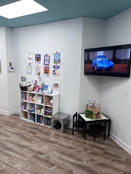 More Photos Of 1171 E Putnam Ave, Riverside Medical For Sale