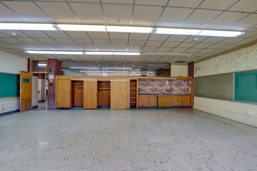 More Photos Of 4960 Hill Rd, Kennedy Schools For Sale