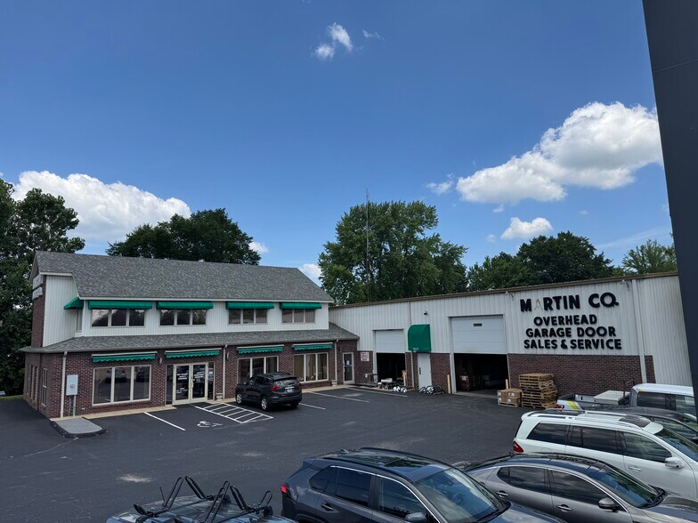 More Photos Of 3025 N Saint Peters Pky, Saint Peters Showroom For Sale