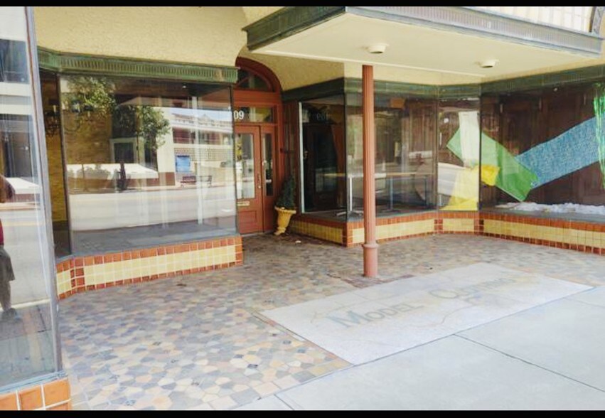 More Photos Of 405-409 S Main St, Joplin Apartments For Lease