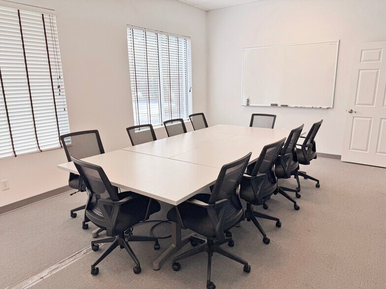 More Photos Of 2529 Commerce Pky, North Port Warehouse For Lease