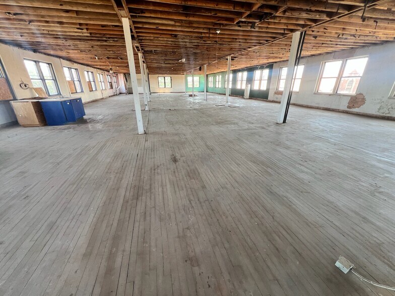 More Photos Of 1305 S 1st St, Abilene General Retail For Sale