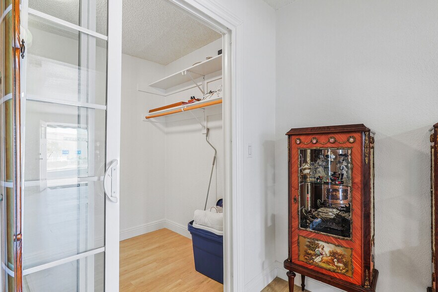 More Photos Of 303 Tin St, Henderson Office Residential For Sale