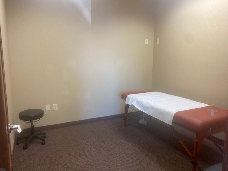 More Photos Of 219-259 Ross Ave, Schofield Light Distribution For Lease