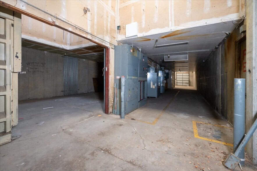 More Photos Of 147 W Shaw Ave, Clovis General Retail For Lease