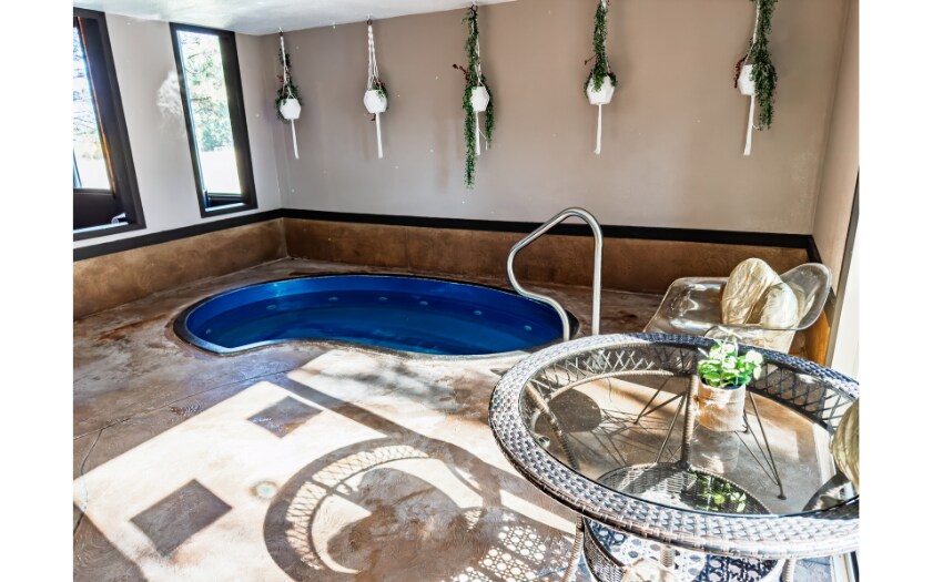 More Photos Of 855 N 5th St, Custer Hotel For Sale