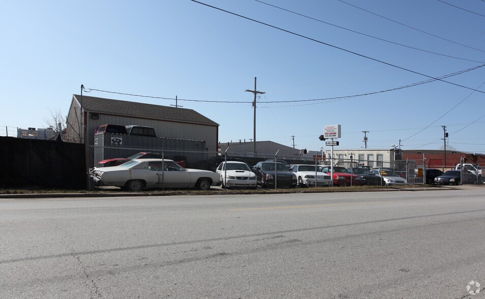 More Photos Of 815 E 16th Ave, North Kansas City Auto Repair For Sale